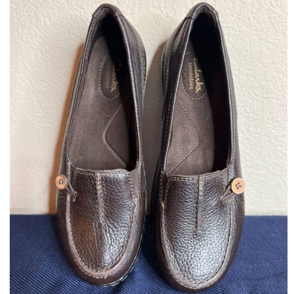 Clarks Bendables Women's Brown Leather Slip-On Loafers Size 8.5M Button Detail